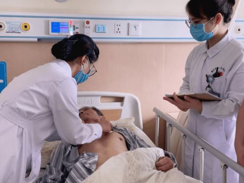 體驗換位思考，深化服務(wù)理念——市一院第二階段護理崗前培訓(xùn)聚焦服務(wù)優(yōu)化